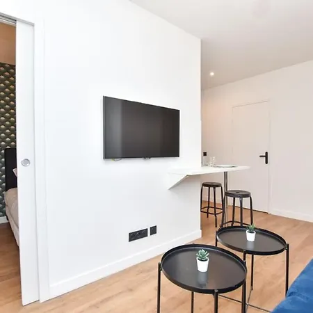 Modern 2bd In Parc Belleville