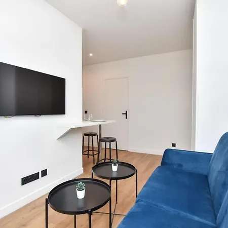 Renovated 2bd In Parc Belleville شقة *