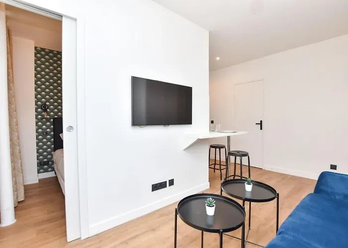 Renovated 2bd In Parc Belleville